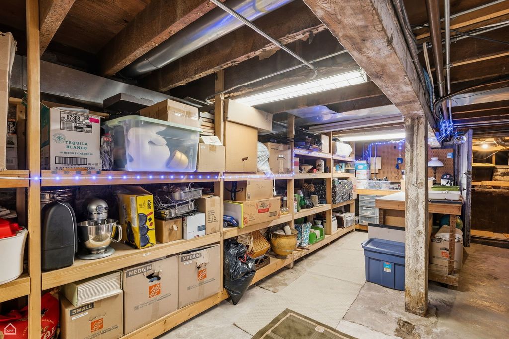Image 34 of property listing at 1933 W Potomac Avenue, Chicago, IL 60622