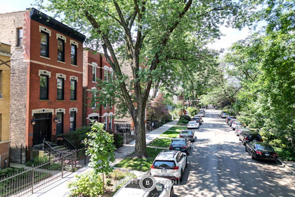 Image 37 of property listing at 1933 W Potomac Avenue, Chicago, IL 60622