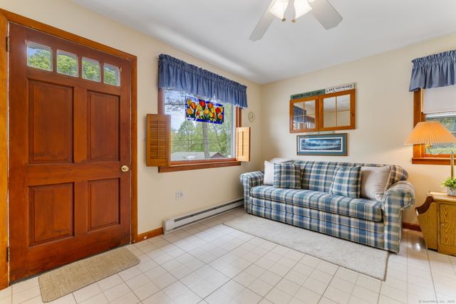17 Glimmer Glen, East Haddam, CT 06415