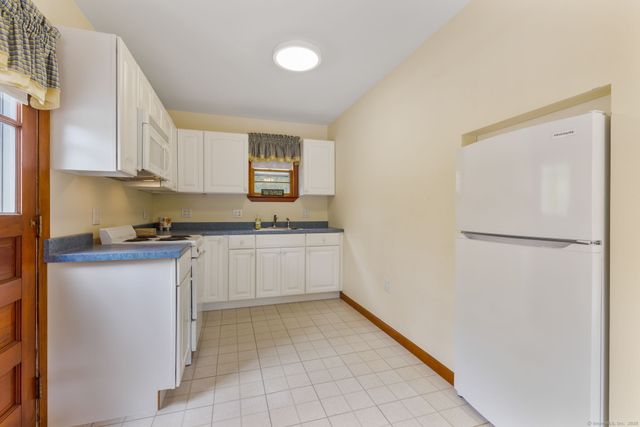 17 Glimmer Glen, East Haddam, CT 06415