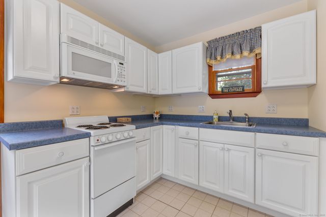 17 Glimmer Glen, East Haddam, CT 06415