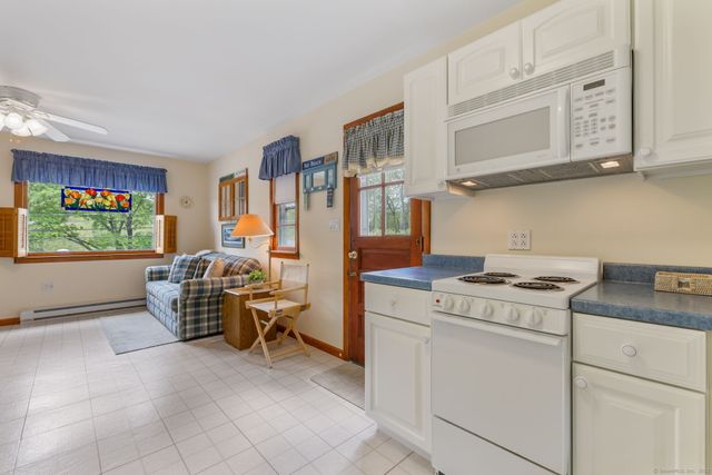 17 Glimmer Glen, East Haddam, CT 06415