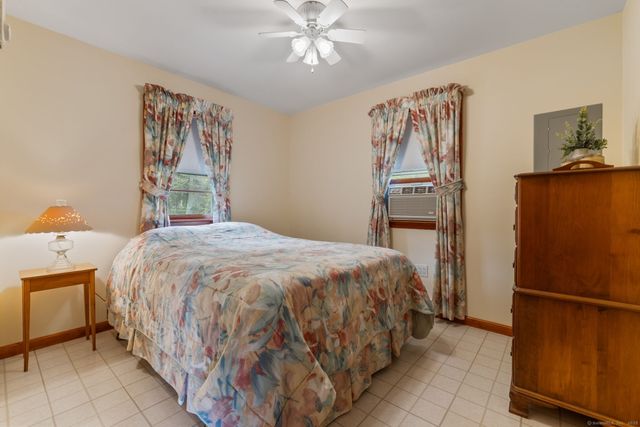 17 Glimmer Glen, East Haddam, CT 06415