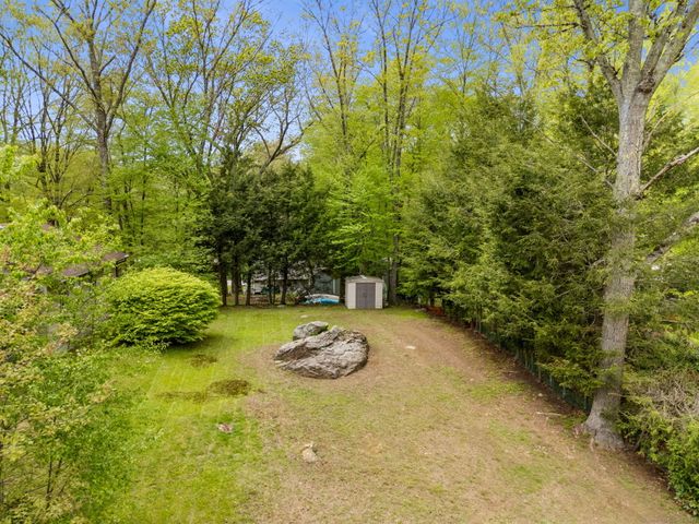 17 Glimmer Glen, East Haddam, CT 06415
