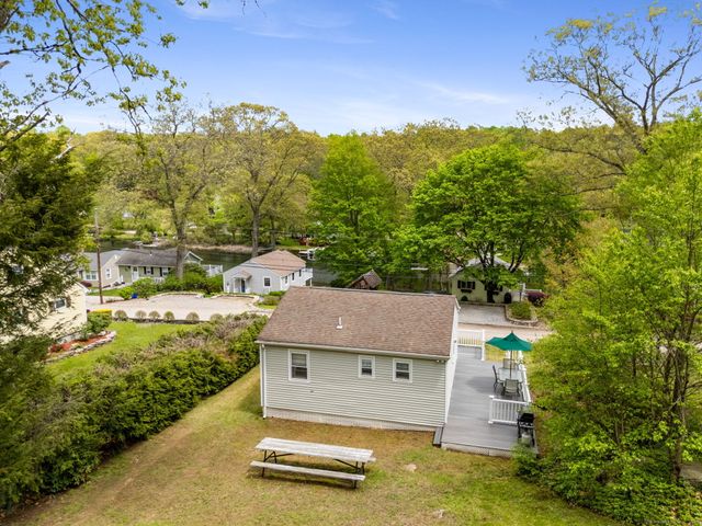 17 Glimmer Glen, East Haddam, CT 06415