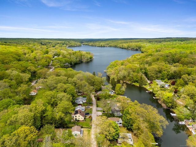 17 Glimmer Glen, East Haddam, CT 06415