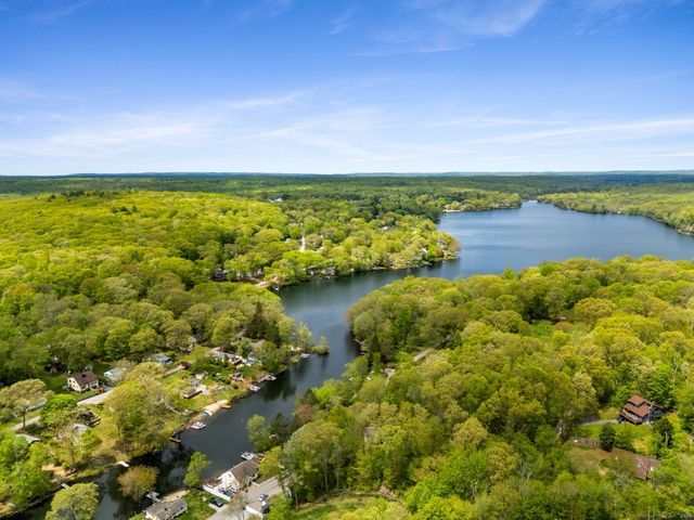 17 Glimmer Glen, East Haddam, CT 06415