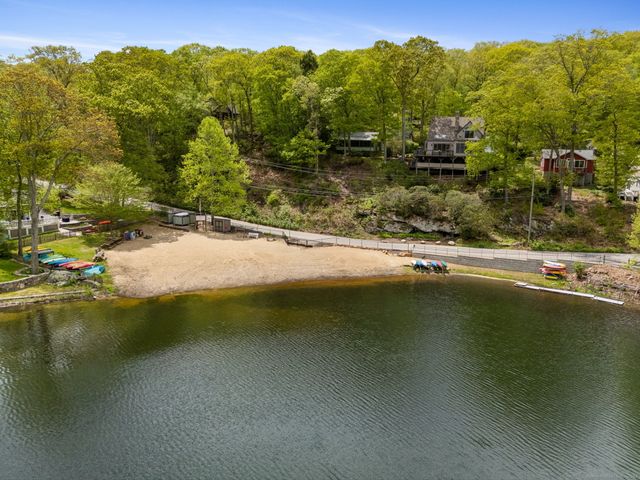 17 Glimmer Glen, East Haddam, CT 06415