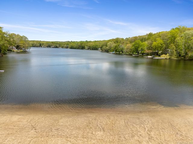 17 Glimmer Glen, East Haddam, CT 06415