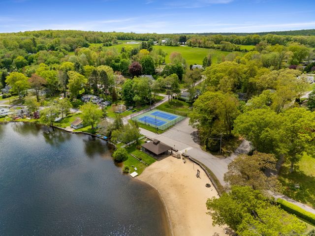 17 Glimmer Glen, East Haddam, CT 06415