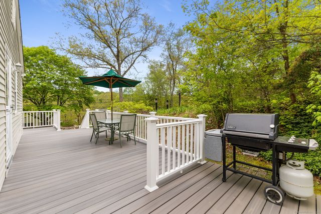 17 Glimmer Glen, East Haddam, CT 06415