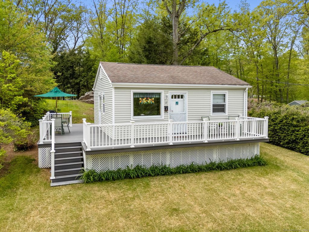 17 Glimmer Glen, East Haddam, CT 06415