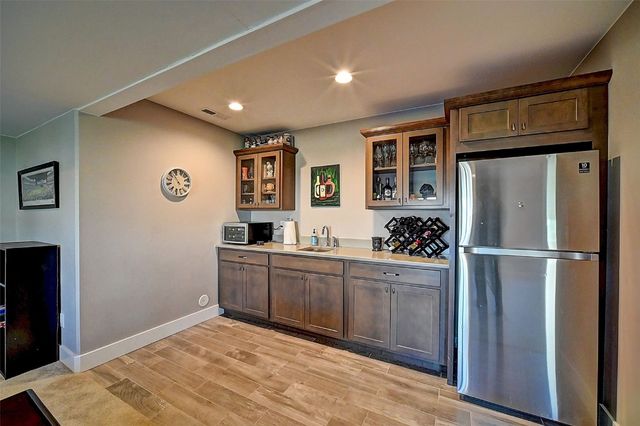 1005 Iris Avenue, Tiffin, IA 52340