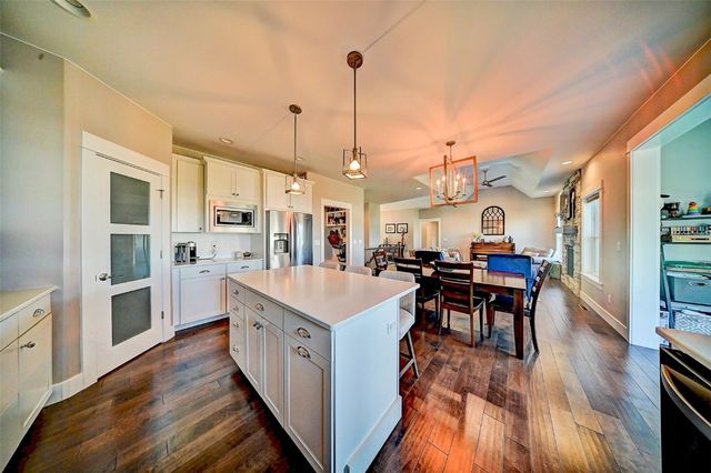 1005 Iris Avenue, Tiffin, IA 52340