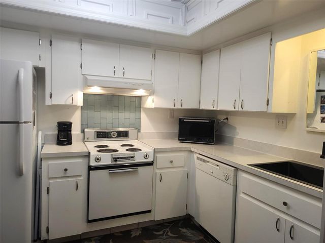 19029 US HIGHWAY 19 N 9-305, Clearwater, FL 33764