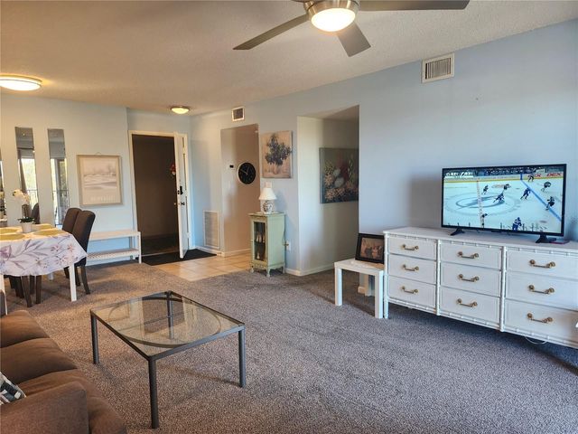 19029 US HIGHWAY 19 N 9-305, Clearwater, FL 33764