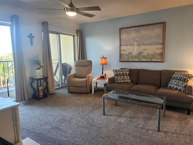 19029 US HIGHWAY 19 N 9-305, Clearwater, FL 33764