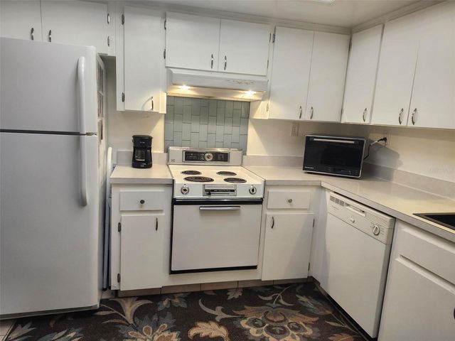 19029 US HIGHWAY 19 N 9-305, Clearwater, FL 33764