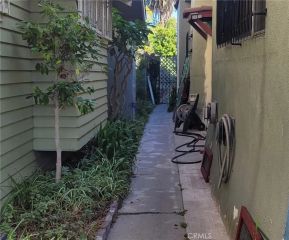 1630 MIDDLETON Place, Los Angeles, CA 90062
