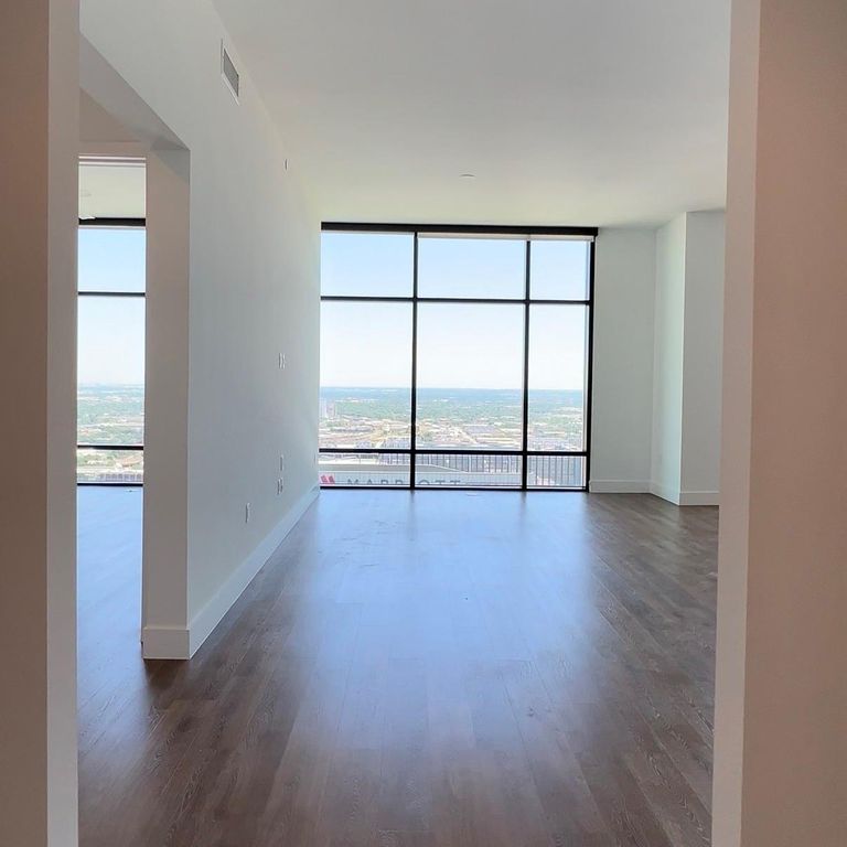 808 Crawford Street 4108, Houston, TX 77010