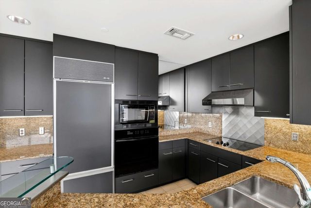 700 Park Regency Place NE 2104, Atlanta, GA 30326