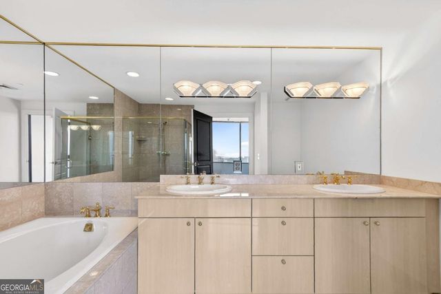 700 Park Regency Place NE 2104, Atlanta, GA 30326