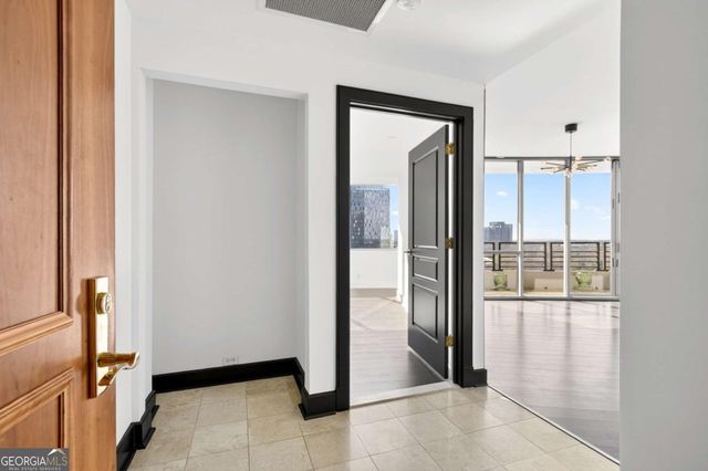 700 Park Regency Place NE 2104, Atlanta, GA 30326