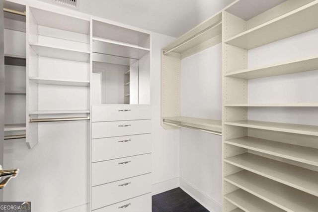 700 Park Regency Place NE 2104, Atlanta, GA 30326