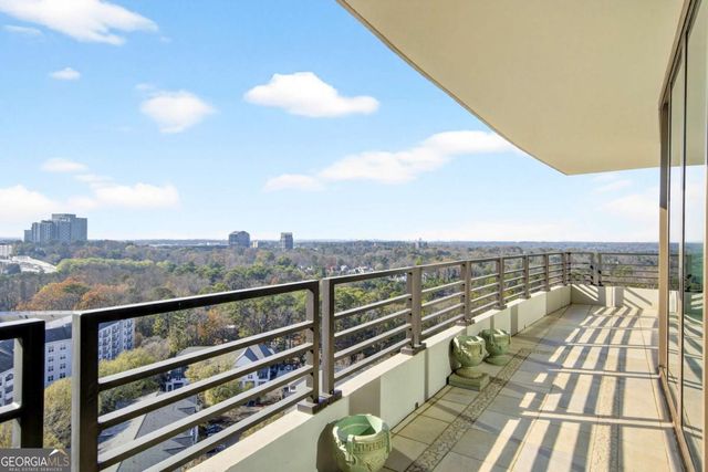 700 Park Regency Place NE 2104, Atlanta, GA 30326