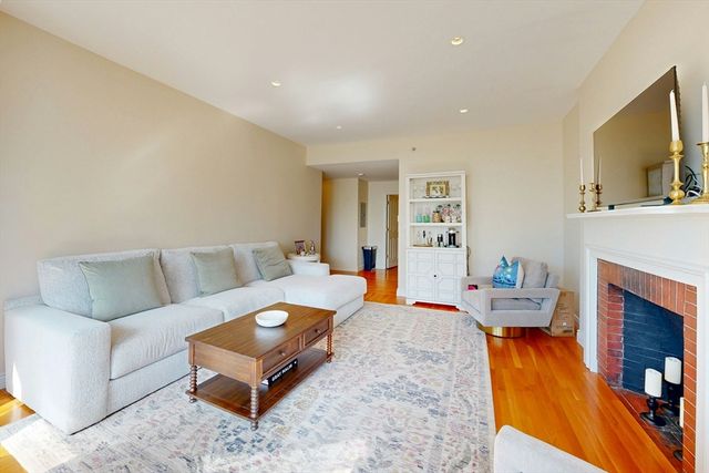 4 Charlesgate E 406, Boston, MA 02215