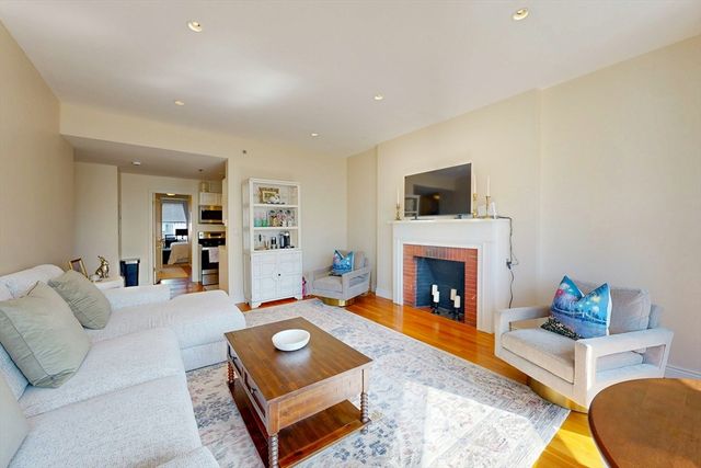 4 Charlesgate E 406, Boston, MA 02215