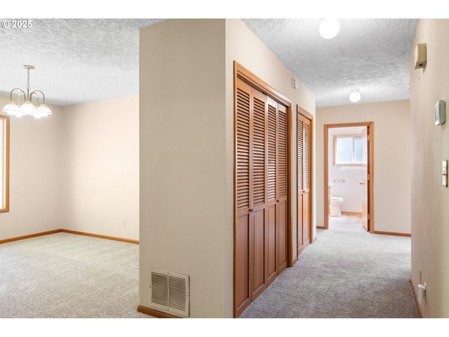 2207 BURCHAM St, Kelso, WA 98626