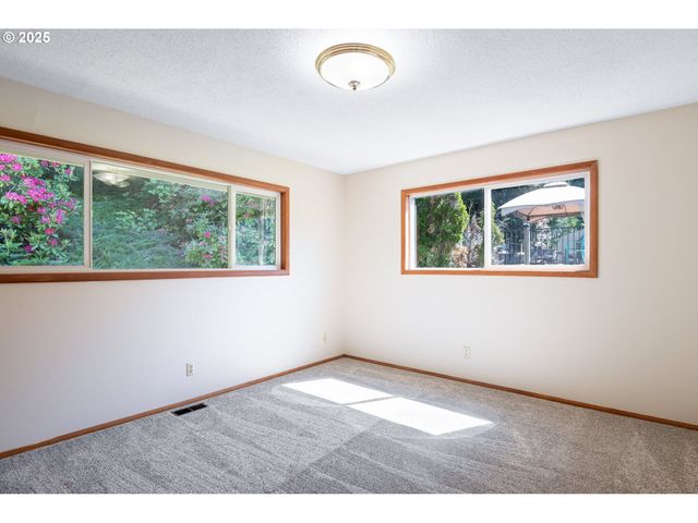 2207 BURCHAM St, Kelso, WA 98626