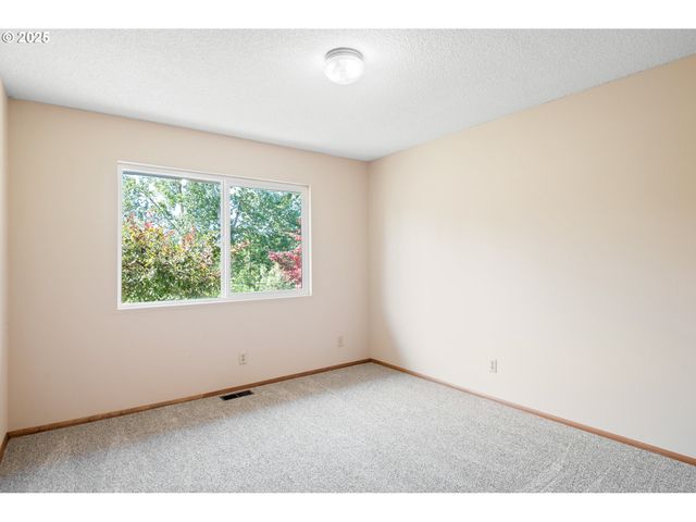 2207 BURCHAM St, Kelso, WA 98626