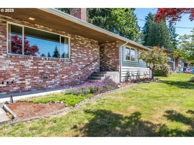 2207 BURCHAM St, Kelso, WA 98626