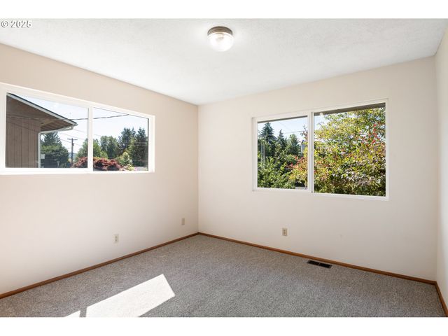 2207 BURCHAM St, Kelso, WA 98626