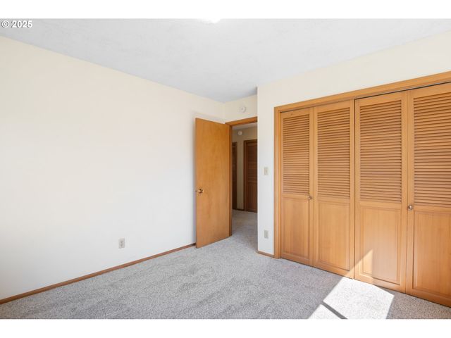 2207 BURCHAM St, Kelso, WA 98626