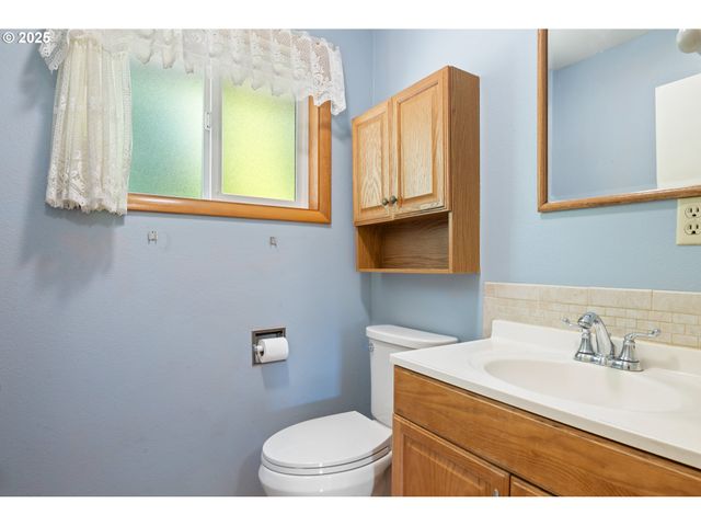 2207 BURCHAM St, Kelso, WA 98626