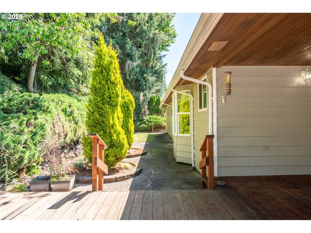 2207 BURCHAM St, Kelso, WA 98626