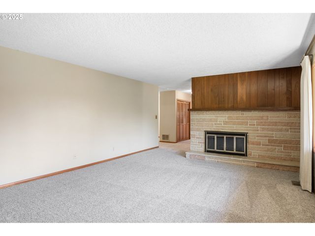 2207 BURCHAM St, Kelso, WA 98626