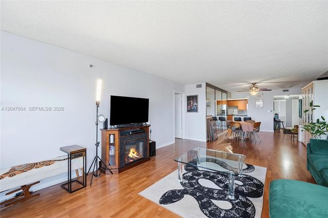 20840 San Simeon Way 609, Miami, FL 33179