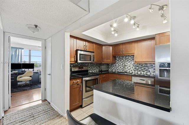 20840 San Simeon Way 609, Miami, FL 33179