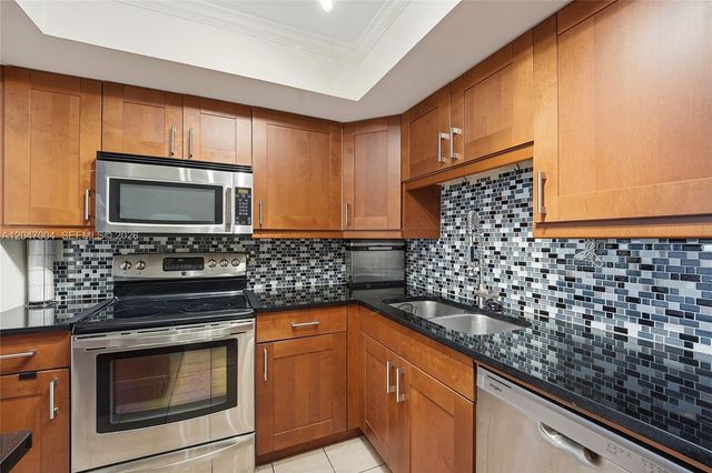 20840 San Simeon Way 609, Miami, FL 33179