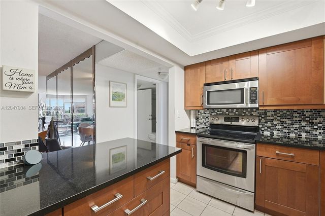 20840 San Simeon Way 609, Miami, FL 33179
