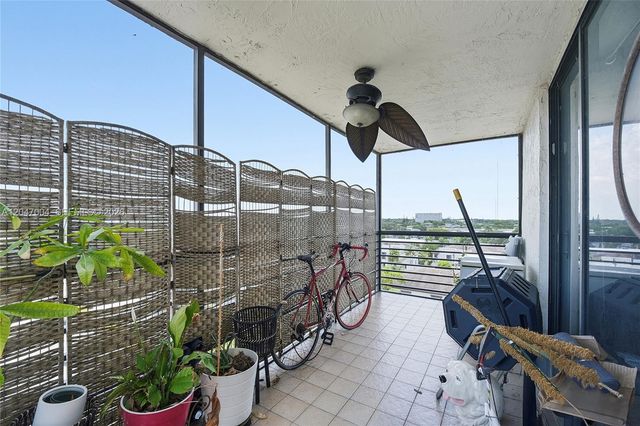 20840 San Simeon Way 609, Miami, FL 33179