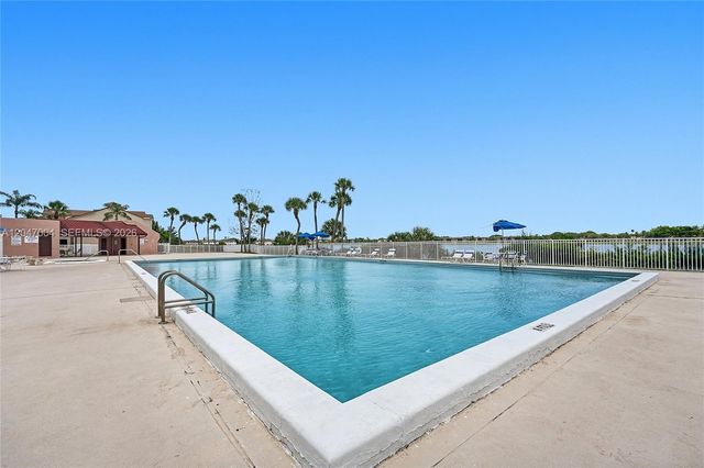 20840 San Simeon Way 609, Miami, FL 33179