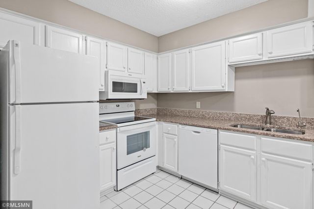 2451 Wimbledon Bay, Woodbury, MN 55125