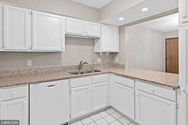 2451 Wimbledon Bay, Woodbury, MN 55125