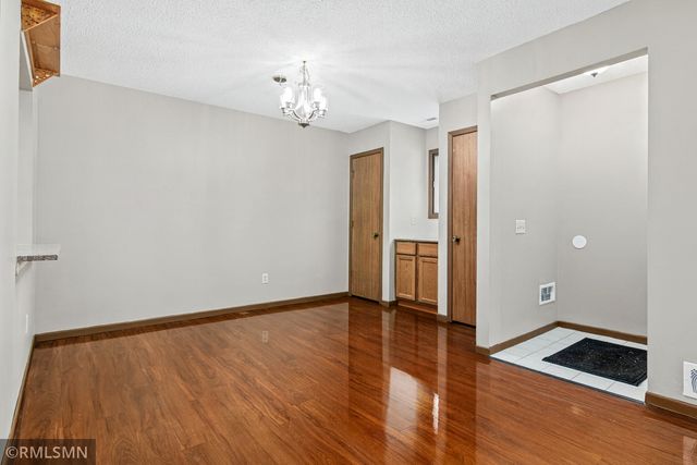 2451 Wimbledon Bay, Woodbury, MN 55125