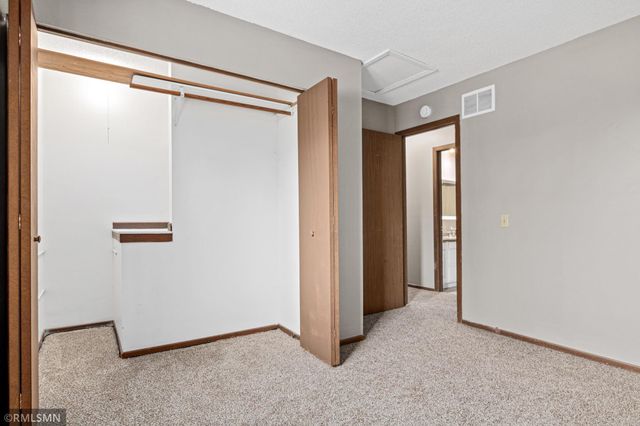 2451 Wimbledon Bay, Woodbury, MN 55125